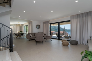 Mlini Villa with Heated Pool and 5 En-Suite Bedrooms