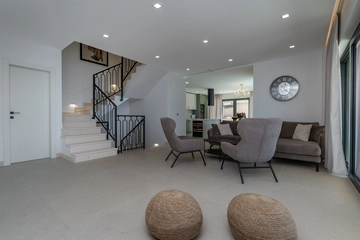 Mlini Villa with Heated Pool and 5 En-Suite Bedrooms