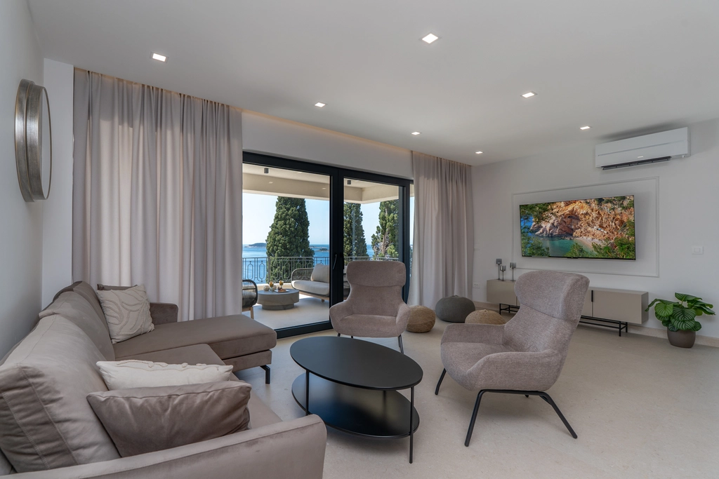 Mlini Villa with Heated Pool and 5 En-Suite Bedrooms