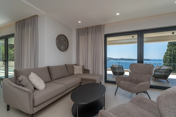 Mlini Villa with Heated Pool and 5 En-Suite Bedrooms