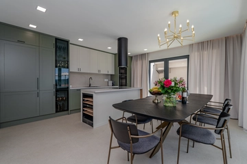 Mlini Villa with Heated Pool and 5 En-Suite Bedrooms