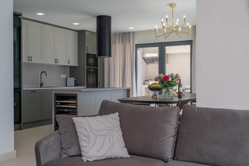 Mlini Villa with Heated Pool and 5 En-Suite Bedrooms