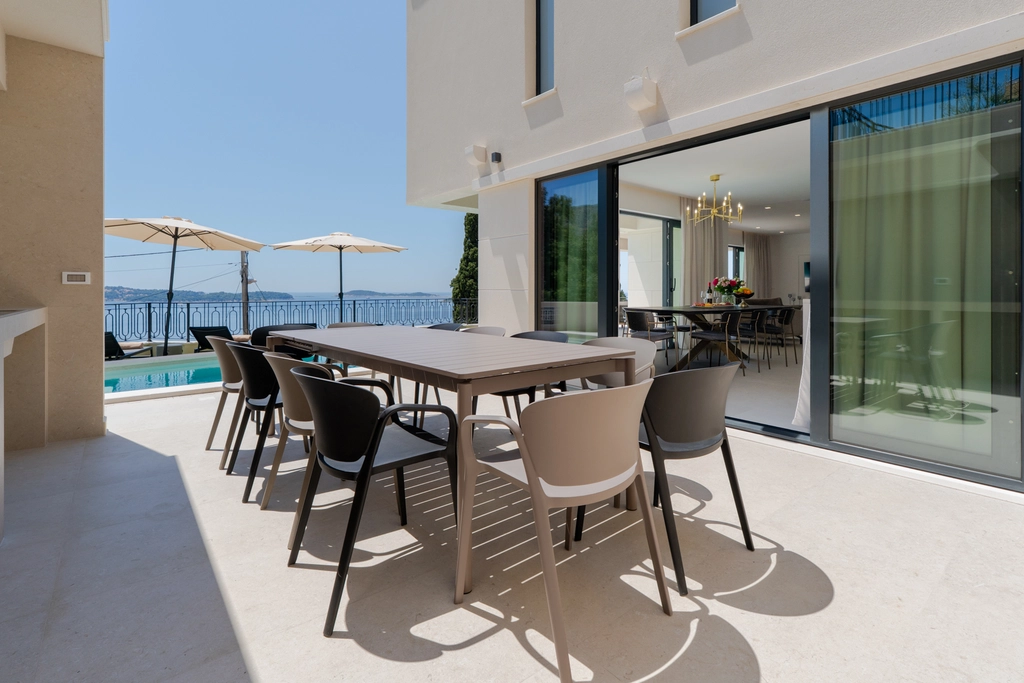 Mlini Villa with Heated Pool and 5 En-Suite Bedrooms