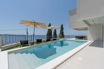 Mlini Villa with Heated Pool and 5 En-Suite Bedrooms