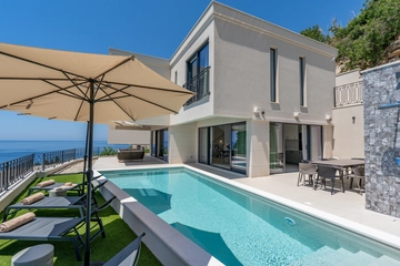 Mlini Villa with Heated Pool and 5 En-Suite Bedrooms