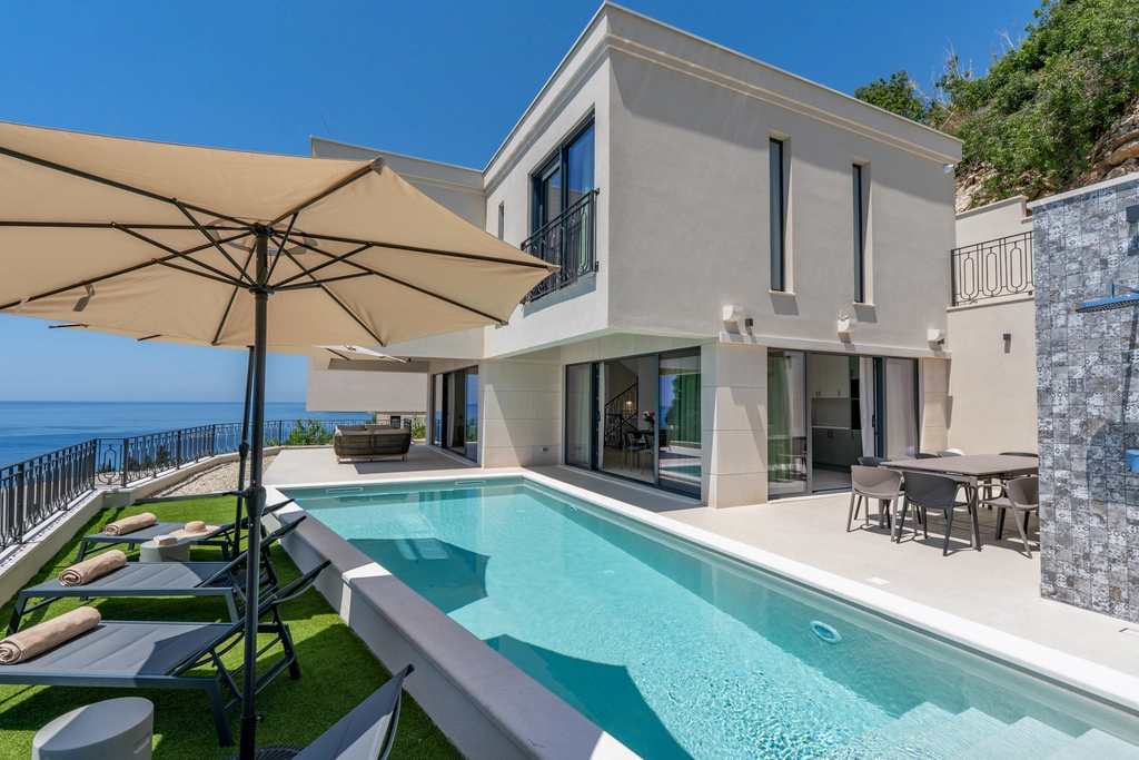 Mlini Villa with Heated Pool and 5 En-Suite Bedrooms