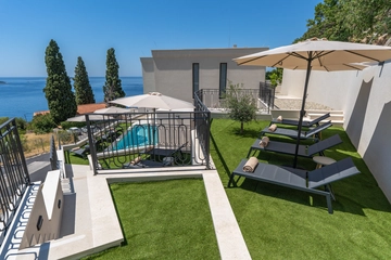 Mlini Villa with Heated Pool and 5 En-Suite Bedrooms