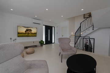 Mlini Villa with Heated Pool and 5 En-Suite Bedrooms