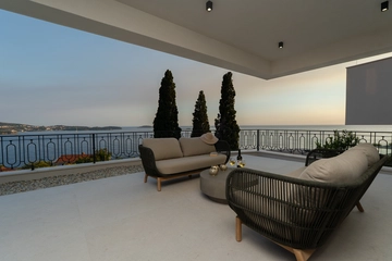 Mlini Villa with Heated Pool and 5 En-Suite Bedrooms