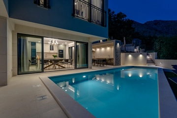 Mlini Villa with Heated Pool and 5 En-Suite Bedrooms