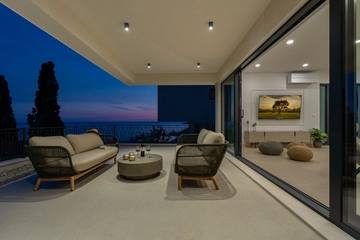 Mlini Villa with Heated Pool and 5 En-Suite Bedrooms