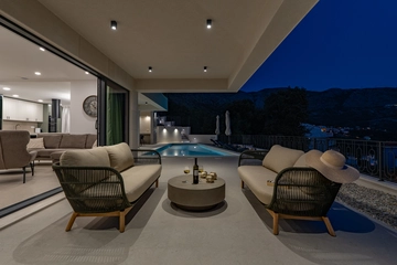 Mlini Villa with Heated Pool and 5 En-Suite Bedrooms