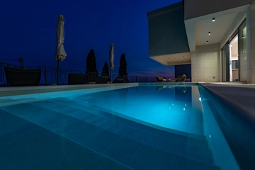 Mlini Villa with Heated Pool and 5 En-Suite Bedrooms