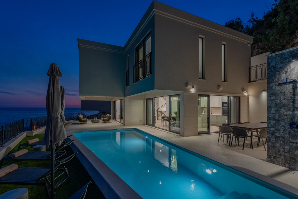 Mlini Villa with Heated Pool and 5 En-Suite Bedrooms