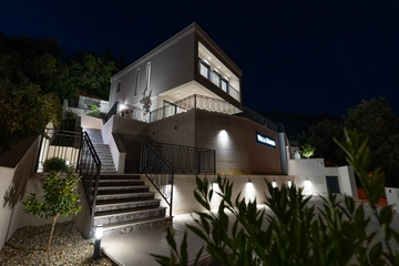 Mlini Villa with Heated Pool and 5 En-Suite Bedrooms