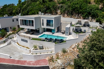 Mlini Villa with Heated Pool and 5 En-Suite Bedrooms