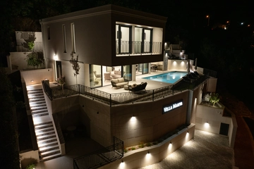 Mlini Villa with Heated Pool and 5 En-Suite Bedrooms