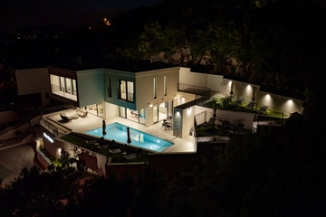 Mlini Villa with Heated Pool and 5 En-Suite Bedrooms