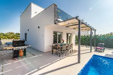 3-Bedroom Villa with Private Pool in Svetvinčenat