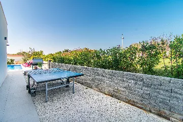 3-Bedroom Villa with Private Pool in Svetvinčenat