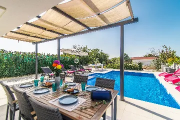 3-Bedroom Villa with Private Pool in Svetvinčenat