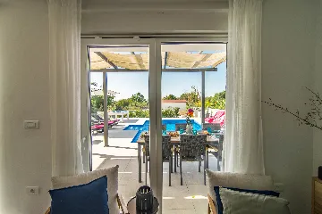 3-Bedroom Villa with Private Pool in Svetvinčenat