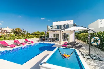3-Bedroom Villa with Private Pool in Svetvinčenat