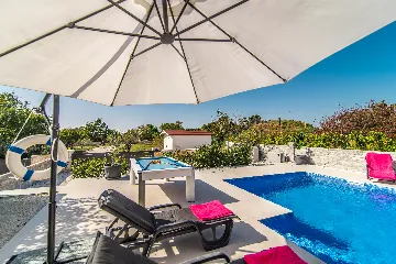 3-Bedroom Villa with Private Pool in Svetvinčenat