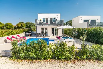 3-Bedroom Villa with Private Pool in Svetvinčenat