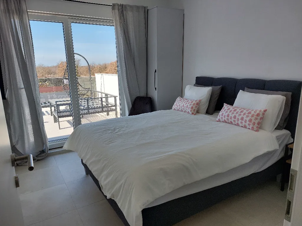 3-Bedroom Villa with Private Pool in Svetvinčenat