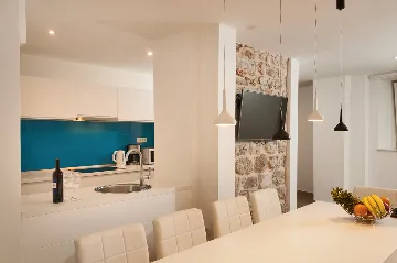 Heritage Villa with Heated Pool in Bol