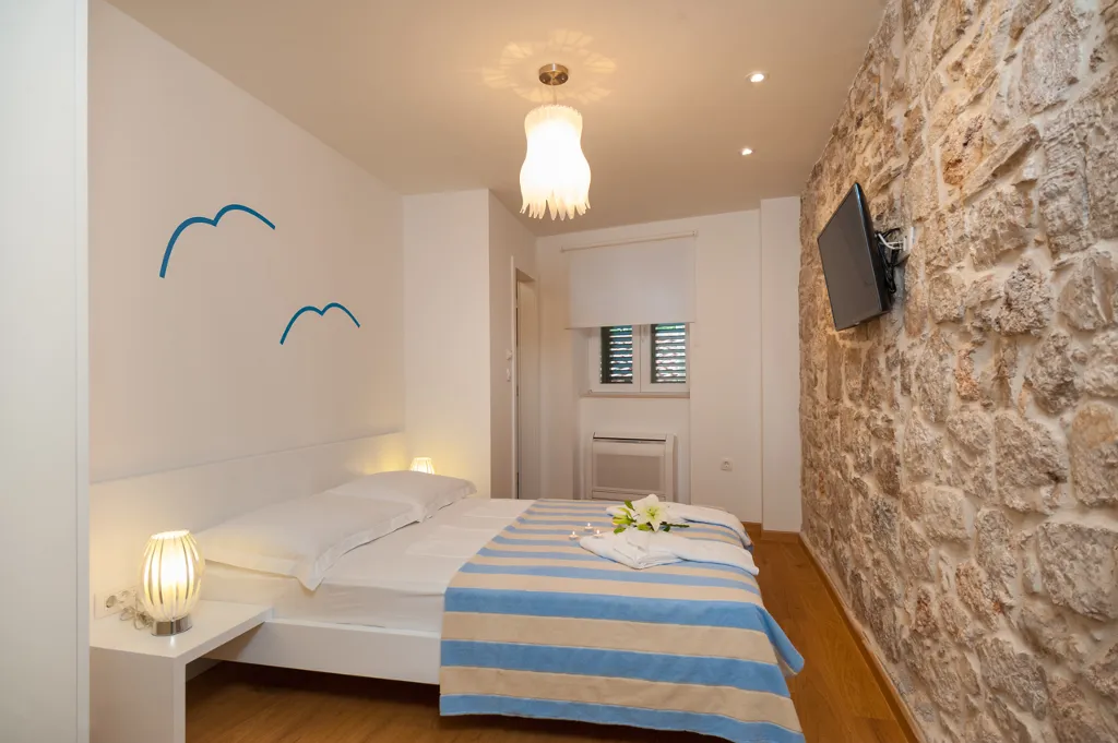 Heritage Villa with Heated Pool in Bol