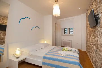 Heritage Villa with Heated Pool in Bol