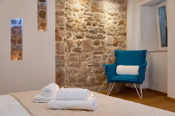 Heritage Villa with Heated Pool in Bol