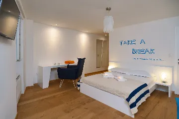 Heritage Villa with Heated Pool in Bol