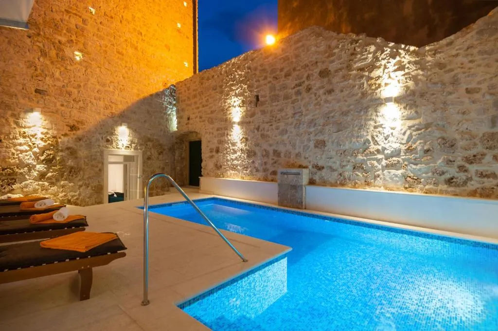 Heritage Villa with Heated Pool in Bol