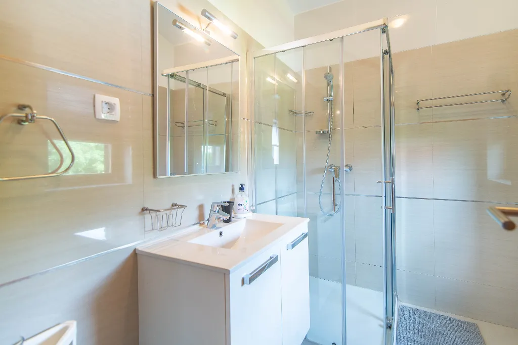 4-Bedroom Villa with Private Pool in Svetvinčenat