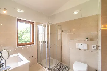 4-Bedroom Villa with Private Pool in Svetvinčenat