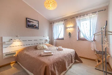 4-Bedroom Villa with Private Pool in Svetvinčenat