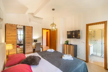 4-Bedroom Villa with Private Pool in Svetvinčenat