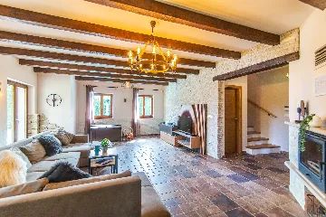 4-Bedroom Villa with Private Pool in Svetvinčenat