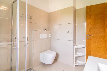 4-Bedroom Villa with Private Pool in Svetvinčenat