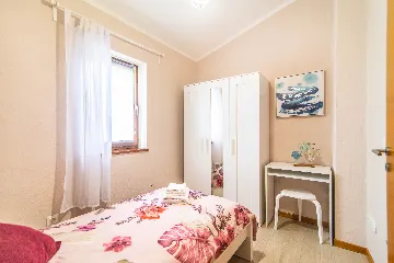 4-Bedroom Villa with Private Pool in Svetvinčenat