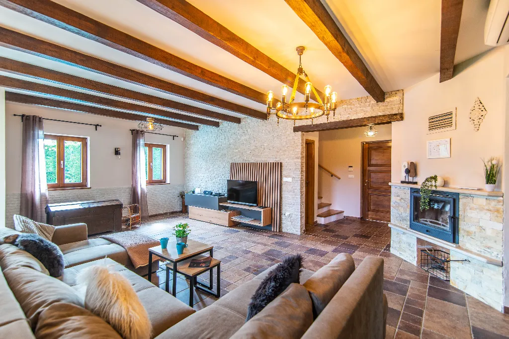 4-Bedroom Villa with Private Pool in Svetvinčenat