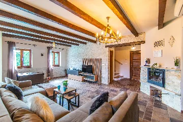 4-Bedroom Villa with Private Pool in Svetvinčenat