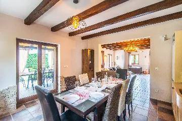 4-Bedroom Villa with Private Pool in Svetvinčenat