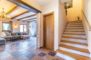 4-Bedroom Villa with Private Pool in Svetvinčenat