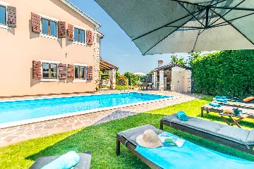 4-Bedroom Villa with Private Pool in Svetvinčenat