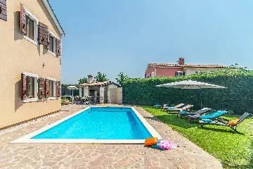 4-Bedroom Villa with Private Pool in Svetvinčenat