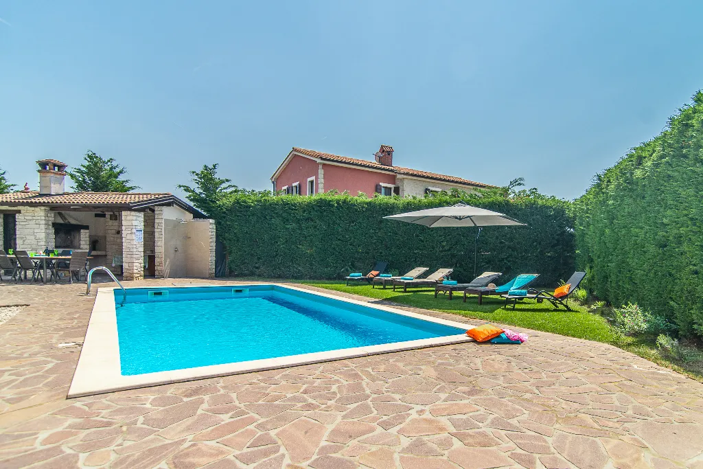 4-Bedroom Villa with Private Pool in Svetvinčenat